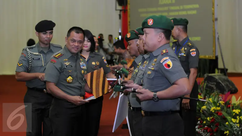 20151203-Usai Buka Paripurna TMD ke-36, Panglima TNI Gatot Nurmantyo Silaturahmi dengan Mantan Petinggi TNI-Jakarta