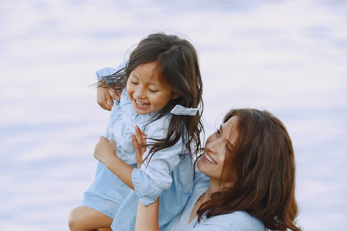 ibu dan anak bahagia