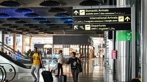 Bandara Diblokir, Iran Peringatkan Jalur Udara Kawasan Bisa Lumpuh