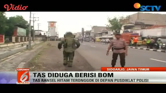  Petugas dari Gegana Brimob Malang pun didatangkan untuk menjinakkan tas ransel yang didiga berisi bom itu.