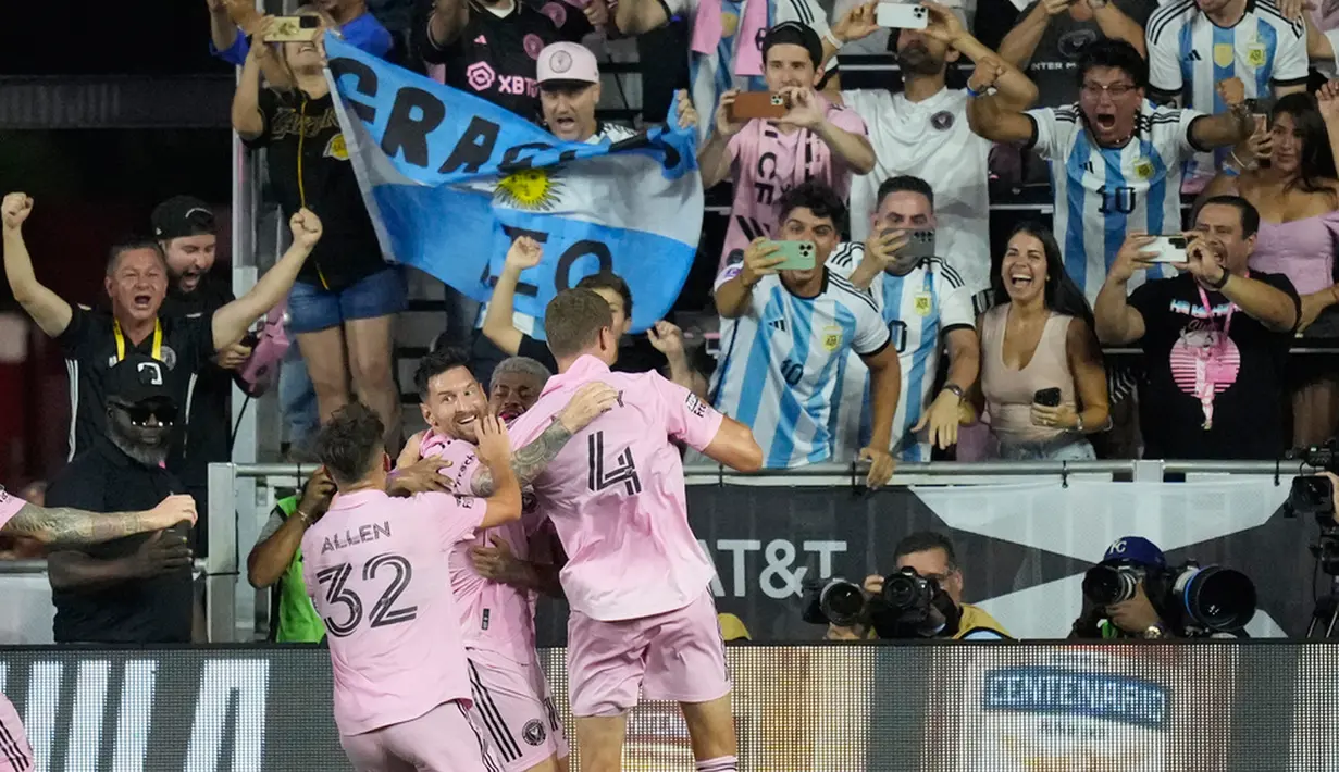 Gol Lionel Messi sekaligus menjadi penutup pertandingan kali ini. Inter Miami menang 2-1 atas Cruz Azul. (AP Photo/Rebecca Blackwell)