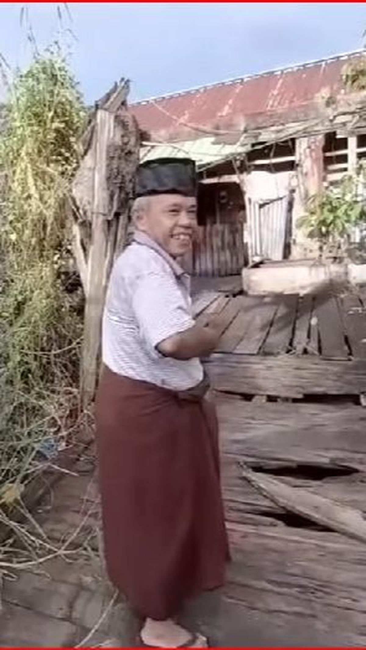 Pak Priono merupakan seorang Pekerja Migran Indonesia (PMI) dari Cilacap. Umurnya sudah menginjak 60 tahun.
