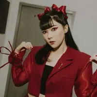 Potret Outfit Manggung Isyana Sarasvati Gaya Edgy (credit: instagram/isyanasarasvati)