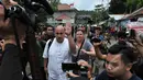 Keluarga terpidana mati kasus narkoba Sergei Atlaoui asal Prancis usai melakukan kunjungan di lapas Pasir Putih, Nusakambangan, Jateng, Kamis (5/3). Jelang eksekusi, keluarga terpidana mati mendatangi Lapas Pulau Nusakambangan. (Liputan6.com/Johan Tallo)