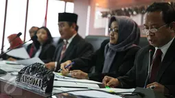 Dewan Kehormatan Penyelenggara Pemilu (DKPP) menggelar sidang terkait pilkada, Jakarta, Rabu (2/12/2015). Sidang tersebut berisi pembacaan dua belas putusan DKPP terkait pilkada. (Liputan6.com/Faizal Fanani)