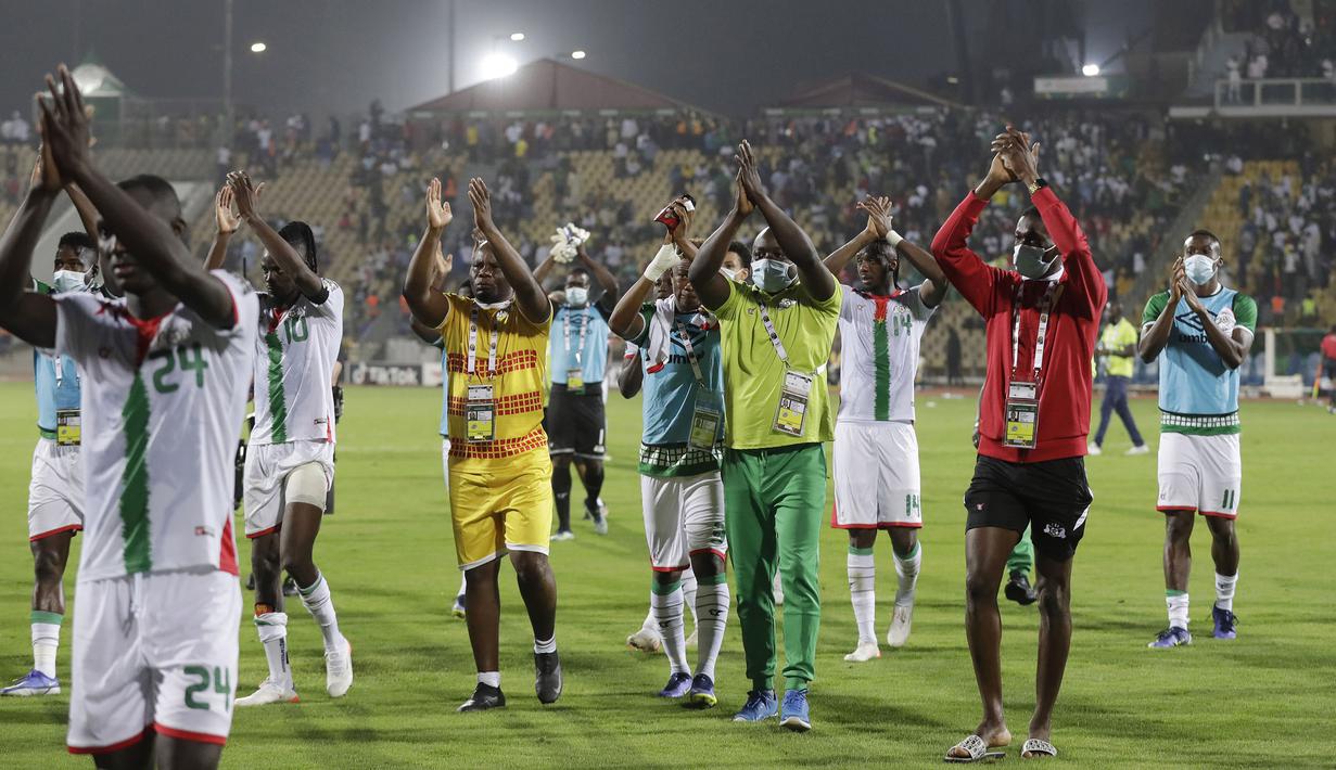 Senegal akan menunggu pemenang partai semifinal lainnya antara Kamerun dan Mesir, yang bertanding pada Jumat (4/2) dini hari WIB. Duel Senegal melawan pemenang Kamerun vs Mesir akan memperebutkan gelar juara Piala Afrika 2021. (AP/Sunday Alamba)