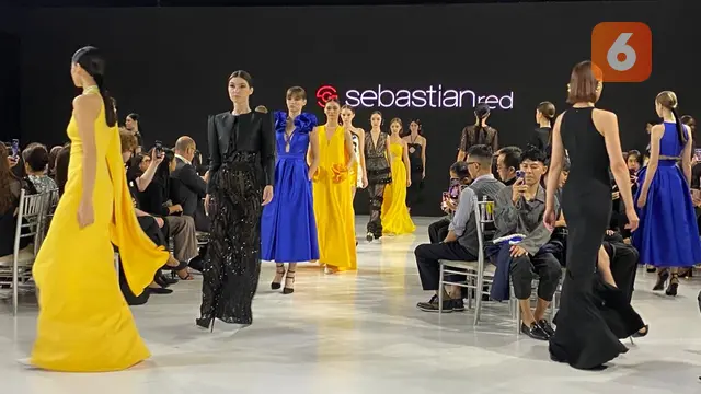 Bayangan Rembulan Terefleksi dalam Koleksi Teranyar Sebastian Gunawan