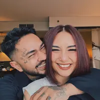 Onadio Leonardo bersama istri (Instagram/onadioleonardo_official)