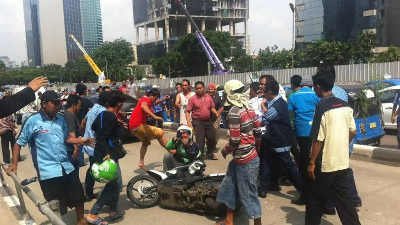 20160322-Demo-Sopir-Taksi-Pengemudi-Ojek-Online-Jakarta