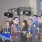 Kepala Dinas Pendidikan (Dispendik) Supomo mewakili Wali Kota Surabaya Tri Rismaharini untuk terima penghargaan Anugerah Kihajar 2019. (Foto: Liputan6.com/Dian Kurniawan)