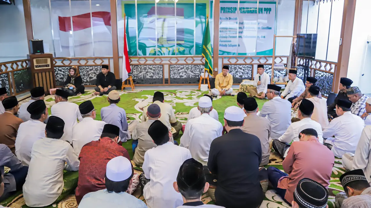 Plt Ketua Umum Partai Persatuan Pembangunan (PPP) Muhamad Mardiono menggelar kegiatan buka bersama dengan para warga sekitar di kediamannya, Permata Hijau, Jakarta Selatan (Istimewa)