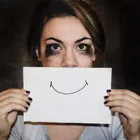 Makeup berantakan setelah menangis? No way! (Sumber foto: unsplash.com)