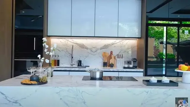 Island Marmer Super Cantik Jadi Pusat Perhatian