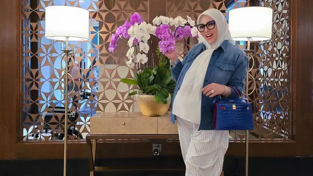 Tampilan Syahrini sambil pamer tas mewah di momen jelang persalinannya. (Dok: @princessyahrini https://www.instagram.com/princessyahrini)