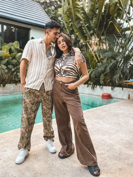 Mama papa Jessica Iskandar-Vincent Verhaag keren yang bisa jadi inspirasi gaya couple, nih (IG @inijedar)