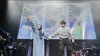 Inilah potret kompak Aurel Hermansyah saat hadir di sebuah panggung musik indoor di Singapura. Aura bumil makin terpancar seiring bertambahnya usia kehamilan. Meski segera menjadi ibu dua anak, aura Aurel Hermansyah yang awet muda tak pernah pudar. (Liputan6.com/IG/aurelie.hermansyah)