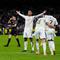 Jude Bellingham dari Real Madrid (ketiga dari kiri) merayakan setelah mencetak gol ketiga timnya dalam pertandingan La Liga Spanyol antara Real Madrid dan Valencia di Madrid, Spanyol, Sabtu, 1 November 2025. (AP Photo/Manu Fernandez)
