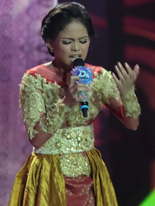 Iyeth Bustami pun menyetujui apa yang dikatakan Inul mengenai karakter Putri yang berhasil ia tunjukkan saat menyanyikan lagu bergenre melayu ini. Meskipun menurut Iyeth masih ada teknik bernyanyi yang belum dikuasai Putri. (Deki Prayoga/Bintang.com)