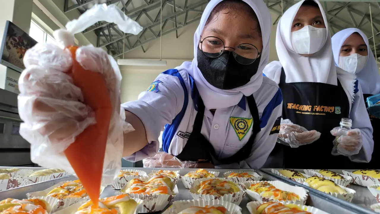 YPA-MDR Beri Bantuan Pendidikan Khusus untuk SMK 1 Leuwiliang, Bogor