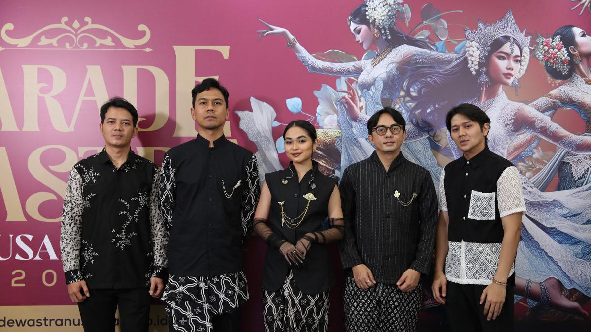 Gaya Cetar Personel Geisha di Parade Wastra Nusantara 2025, Pakai Batik Pekalongan Sentuhan Modern