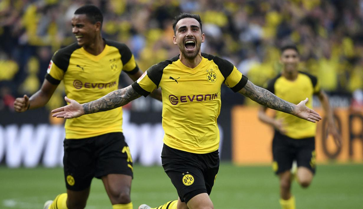 Paco Alcacer yang kini tengah dipinjamkan oleh Sharjah FC ke sesama klub UAE Pro League, Emirates Club tercatat pernah berseragam Borussia Dortmund selama 1,5 musim mulai 2018/2019 hingga paruh musim 2019/2020, di mana pada musim pertamanya ia berstatus pinjaman dari Barcelona. Total tampil dalam 37 laga di Bundesliga bareng Borussia Dortmund, ia mampu mengoleksi 23 gol dan 1 assist, termasuk torehan 1 kali hattrick. Hattrick tersebut dicetaknya pada pekan ke-7 Bundesliga 2018/2019 (6/10/2018) saat menang 4-3 atas Augsburg. (AFP/Ina Fassbender)