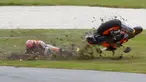 Pebalap Repsol Honda Team, Marc Marquez gagal masuk finish setelah terjatuh pada balapan MotoGP Australian Grand Prix di Phillip Island (23/10/2016). (AFP/Paul Crock)