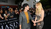 Joe Jonas dan Sophie Turner di premiere Amazon Prime Video's 'Chasing Happiness' di Regency Bruin Theatre Los Angeles, California, Amerika Serikat, 3 Juni 2019. (KEVIN WINTER / GETTY IMAGES NORTH AMERICA / AFP)