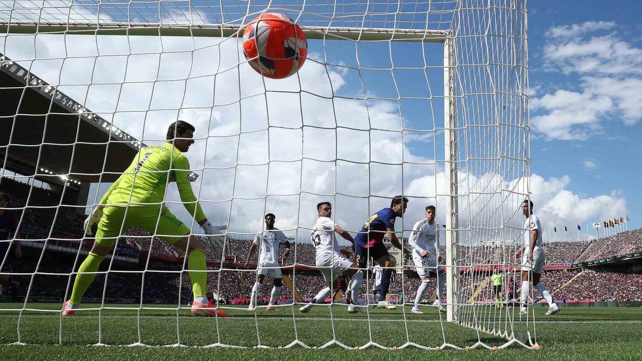FOTO: El Clasifo Barcelona Hajar Real Madrid 4-3
