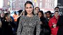 <p>Luna Maya menghadiri Michael Kors Collection Fall/Winter 2023 Runway Show di New York City, Amerika Serikat, 15 Februari 2023. Perempuan berusia 39 tahun itu tampil stylish dalam balutan dress sepaha bermotif macan tutul, sepatu hak tinggi bernuansa silver, dan clutch bag warna tosca. (Jamie McCarthy/Getty Images for Michael Kors/AFP)</p>