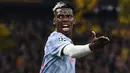 Paul Pogba. Saat memperkuat manchester United di periode keduanya, Paul Pogba sempat diincar oleh PSG pada awal musim 2021/2022. Namun rencana para petinggi PSG mendatangkan sang pemain akhirnya mentok dan gagal akibat ditentang para suporter Les Parisiens yang sempat mendengar wawancara Paul Pogba pada 2018 yang berujar tidak akan pernah bermain bersama PSG karena sang ibu adalah pendukung Marseille. Paul Pogba akhirnya bertahan di Manchester United hingga akhir musim 2021/2022 sebelum akhirnya meninggalkan Old Trafford pada awal musim 2022/2023 menuju Juventus. (AFP/Fabrice Cofrini)