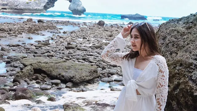 [Bintang Prilly Latuconsina