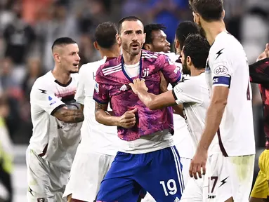 Hingga pekan ke-6 Liga Italia 2022/2023, Juventus belum juga menampilkan performa terbaiknya. Dalam laga tearkhir mereka dipaksa menuai hasil imbang 2-2 oleh tamunya Salernitana, Senin (12/9/2022) dini hari WIB. Dalam laga yang diwarnai 4 kartu merah tersebut, Juventus bahkan sempat tertinggal dua gol terlebih dahulu. (LaPresse via AP/Fabio Ferrari)