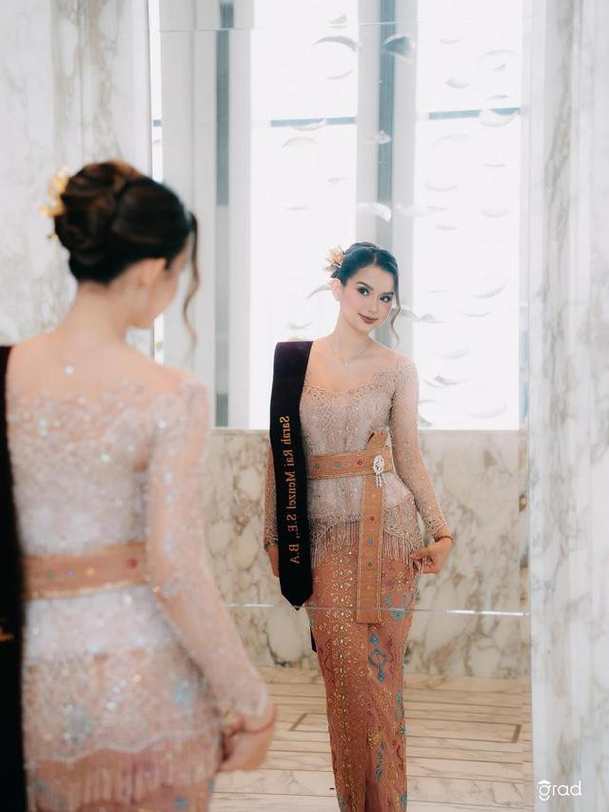 6 Seleb Wanita Wisuda Pakai Kebaya di Sepanjang Tahun 2025, Inspirasi Gaya