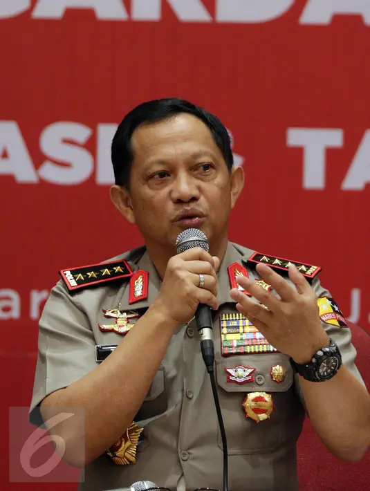 Kapolri Jenderal Pol Tito Karnavian memberikan pemaparan saat Muspimnas DKN Garda Bangsa di Jakarta, Kamis (19/1). Muspimnas tersebut membahas tentang deradikalisasi, intoleransi, dan terorisme beserta solusinya. (Liputan6.com/Johan Tallo)