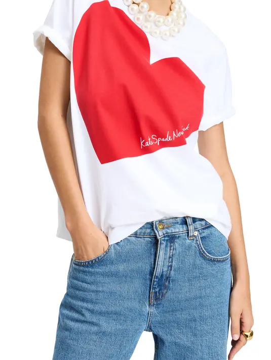 Hati berwarna cerah, bunga menawan, polkadot, garis-garis, dan motif lainnya dapat ditemukan pada ragam jenis pakaian dari koleksi ini, mulai dari outerwear, sweater, gaun, dan t-shirt. Pakaian ini akan menunjang penampilanmu di berbagai acara pada momen perayaan ini.  [Dok. Kate Spade New York]