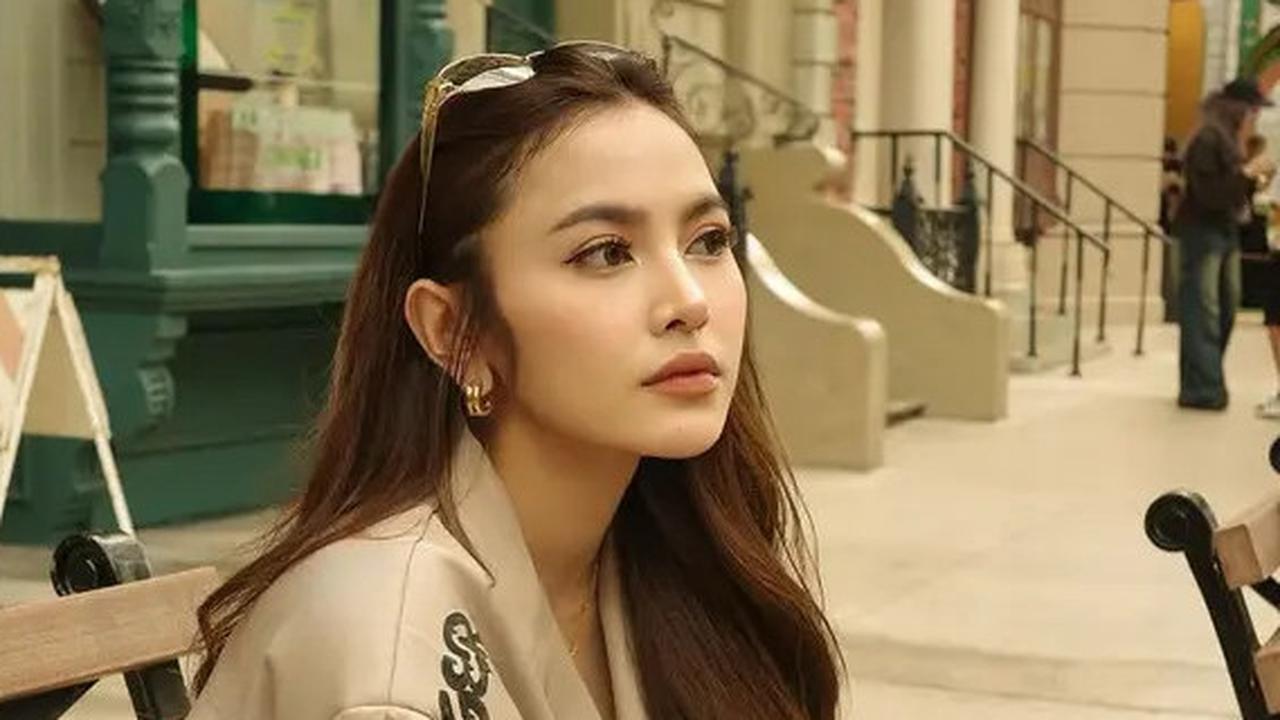 6 Potret Cantik Mahalini saat Liburan ke Singapura Sebelum Umumkan Hamil, Baby Bump Masih Ditutupi Rapat