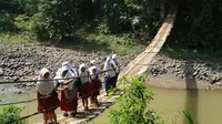 Jembatan Citamiang adalah jembatan utama yang menghubungkan empat dusun ke pusat Desa Cikondang dan 10 desa lainnya. 