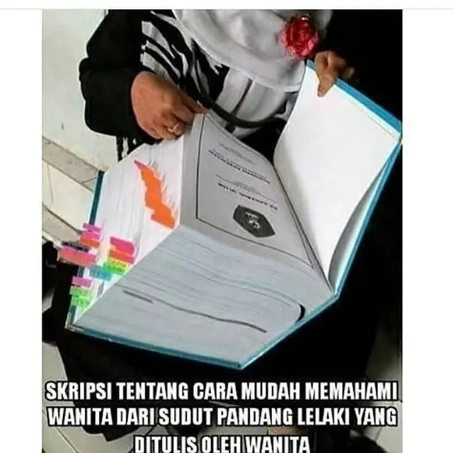 6 Potret Skripsi Tebal Ini Pernah Viral, Ketebalannya Bikin Pusing Duluan