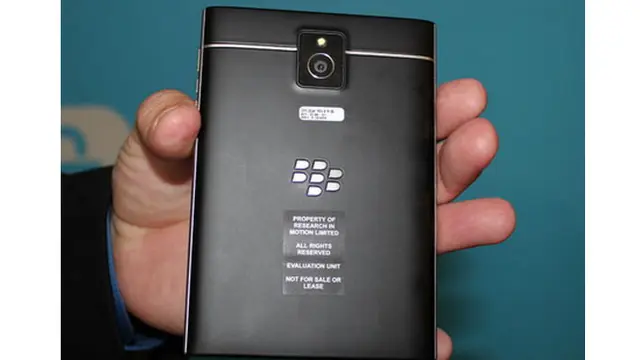 BlackBerry Passport (cnet.com)