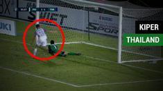 Berita video Timnas Indonesia dipastikan tak bisa lolos dari fase grup Piala AFF 2018 setelah hasil imbang Filipina kontra Thailand. Mengapa kiper Thailand, Chatchai Budprom, juga turut andil terhadap nasib tim Garuda?