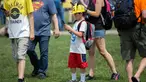Seorang anak laki-laki mengenakan topi Pikachu dalam Festival Pokemon Go, di Giant Park, Chicago, Sabtu (22/7). Festival ini diadakan dalam rangka perluncuran produk baru Pokemon Go oleh sebuah pengembang game mobile Niantic. (AP/Erin Hooley)
