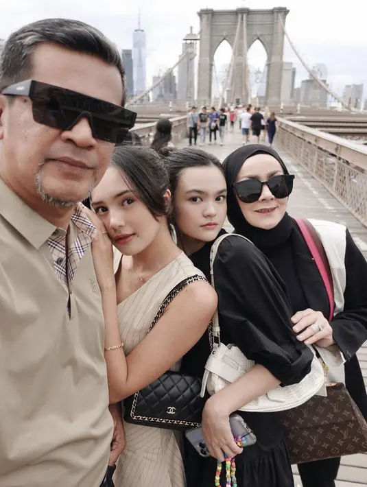 Beby diketahui melanjutkan studinya di Amerika Serikat. Sebelum memulai perkuliahan ia bersama keluarganya termasuk sang adik Cut Keysha menikmati waktu di negeri paman Sam tersebut. @bebytsabina