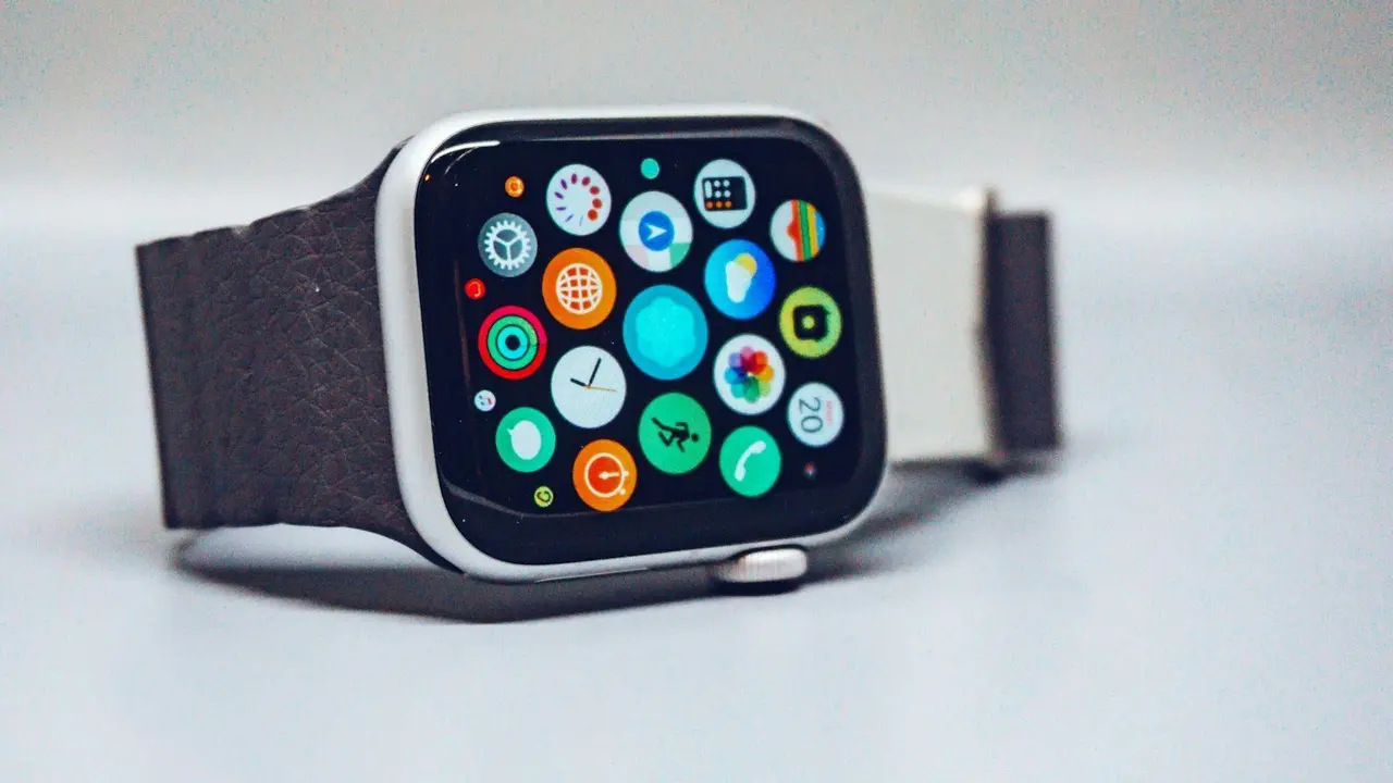 How to Pair Apple Watch to New Phone: With and Without Your Old Phone
