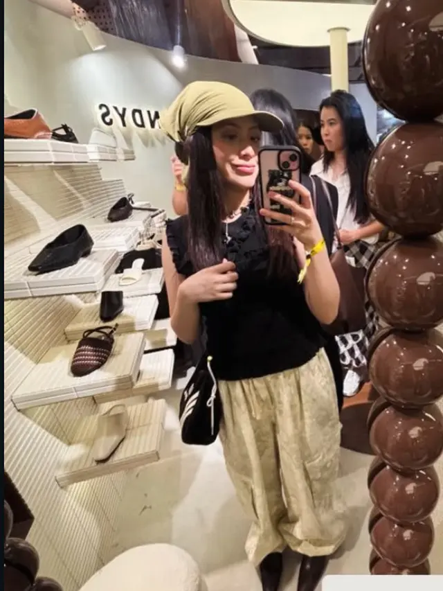 Adhisty Zara Pamer Baby Bump. [@zaraadhsty]