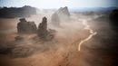 Pembalap saat mengikuti kejuaraan Reli Dakar 2021 Etape 10 antara Neom dan Alula di Arab Saudi, pada 13 Januari 2021. Reli Dakar merupakan acara olahraga internasional yang diselenggarakan diawal tahun. (AFP/Franck Fife)