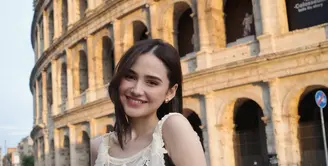 Usai rayakan ulang tahun El Rumi, Syifa Hadju tampil memikat berkeliling Italia dengan busana kasual [@syifahadju]