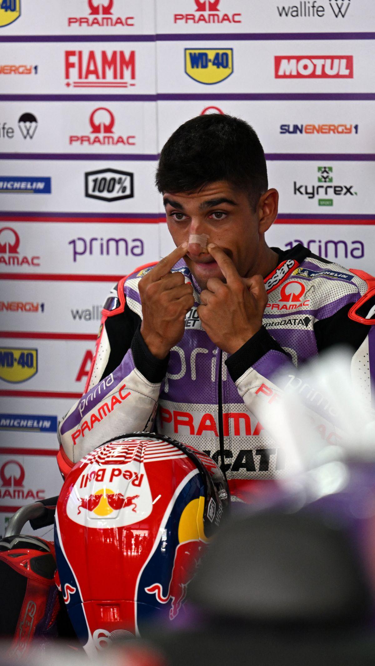 Jorge Martin juga sempat diperiksa salah satu dokter medis MotoGP, Dr. Angel Charte.