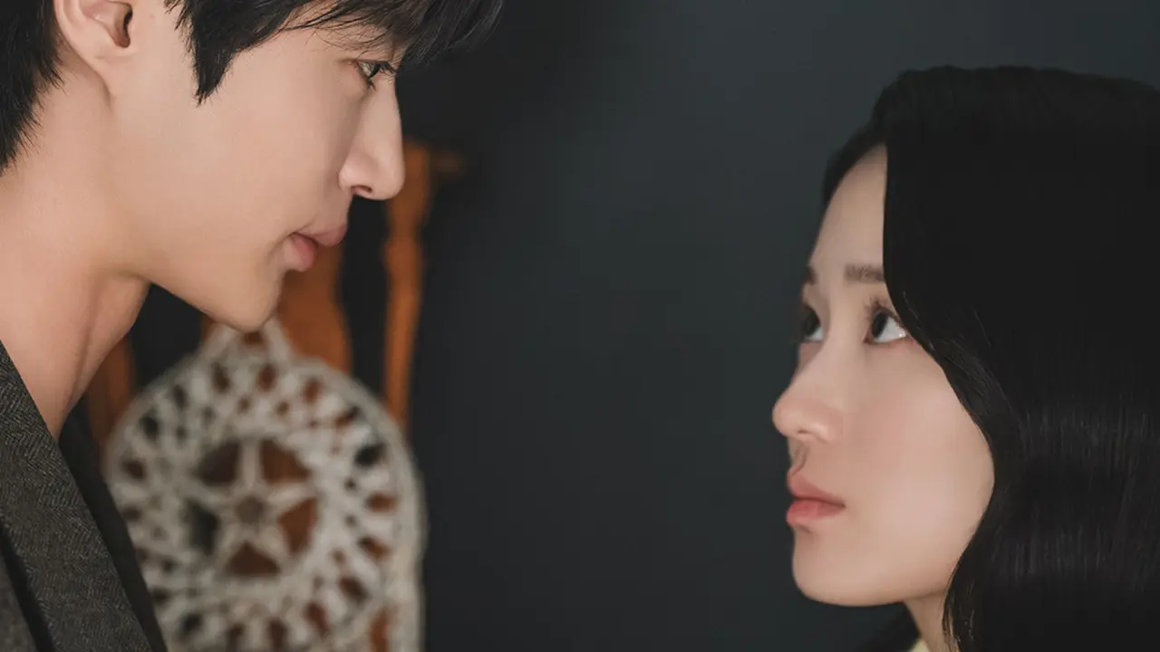 Kim Hye Yoon dan Byun Woo Seok dalam drakor Lovely Runner. (tvN via Soompi)