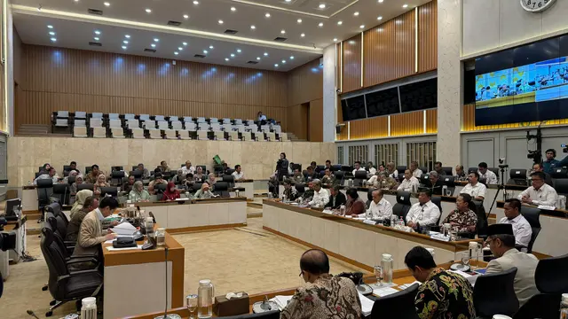Rapat Kerja Menteri Lingkungan Hidup dan Kehutanan bersama Komisi IV DPR RI pada Kamis 13 Juni 2024.