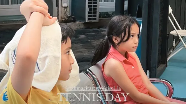 Gempi dan Rafathar Main Tenis